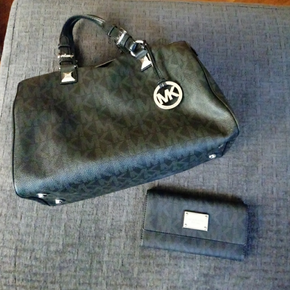Sold × Michael Kors handbag and wallet set
